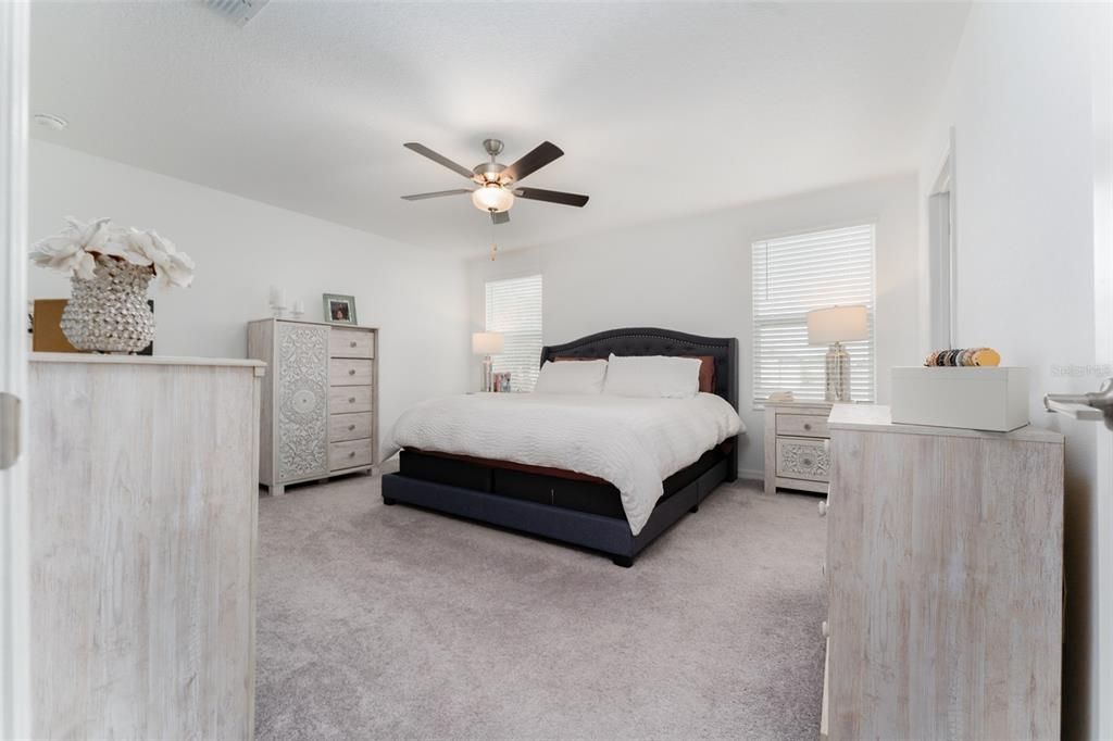 For Sale: $425,000 (5 beds, 2 baths, 2264 Square Feet)