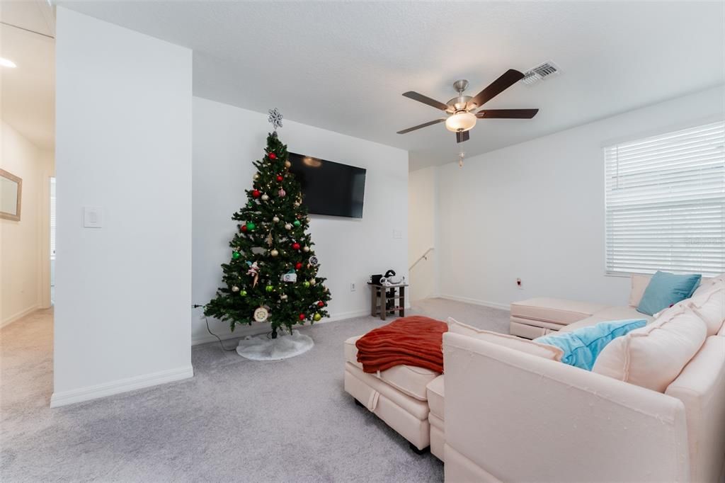 For Sale: $425,000 (5 beds, 2 baths, 2264 Square Feet)