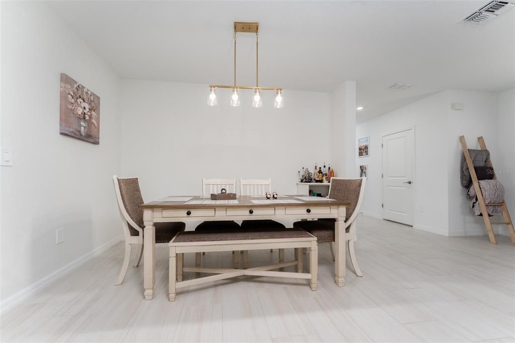 For Sale: $425,000 (5 beds, 2 baths, 2264 Square Feet)