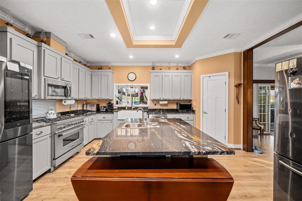 На продажу: $950,000 (2 спален, 2 ванн, 2280 Квадратных фут)