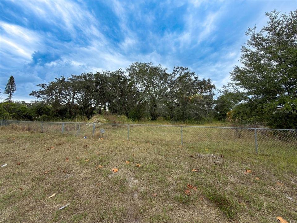 На продажу: $325,000 (1.88 acres)