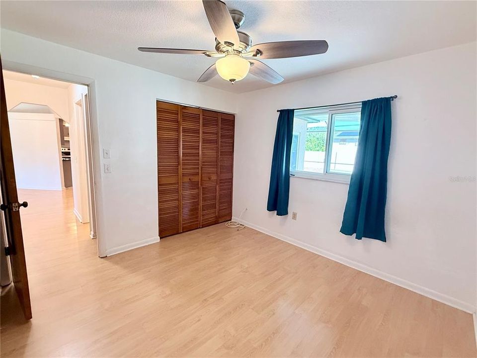 For Sale: $229,900 (2 beds, 2 baths, 1094 Square Feet)