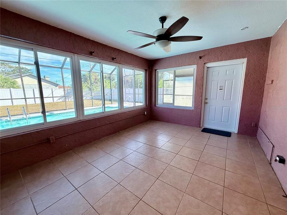 For Sale: $229,900 (2 beds, 2 baths, 1094 Square Feet)