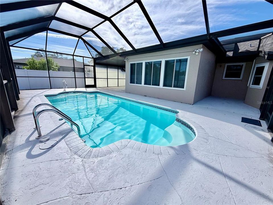 For Sale: $229,900 (2 beds, 2 baths, 1094 Square Feet)