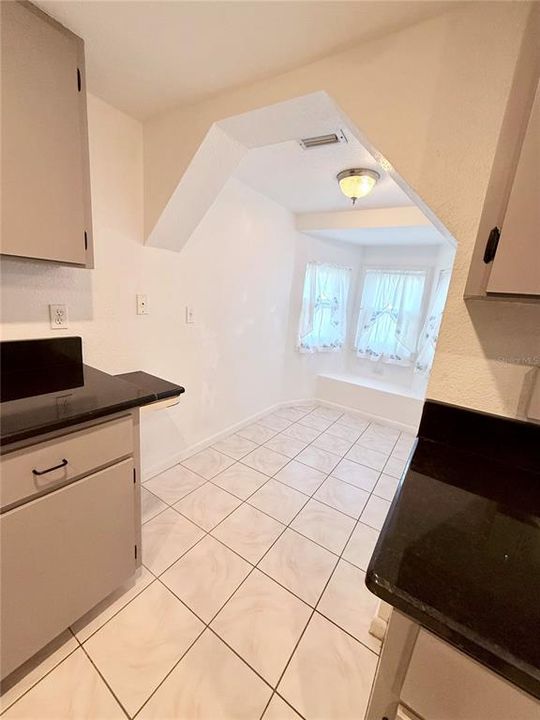 For Sale: $229,900 (2 beds, 2 baths, 1094 Square Feet)