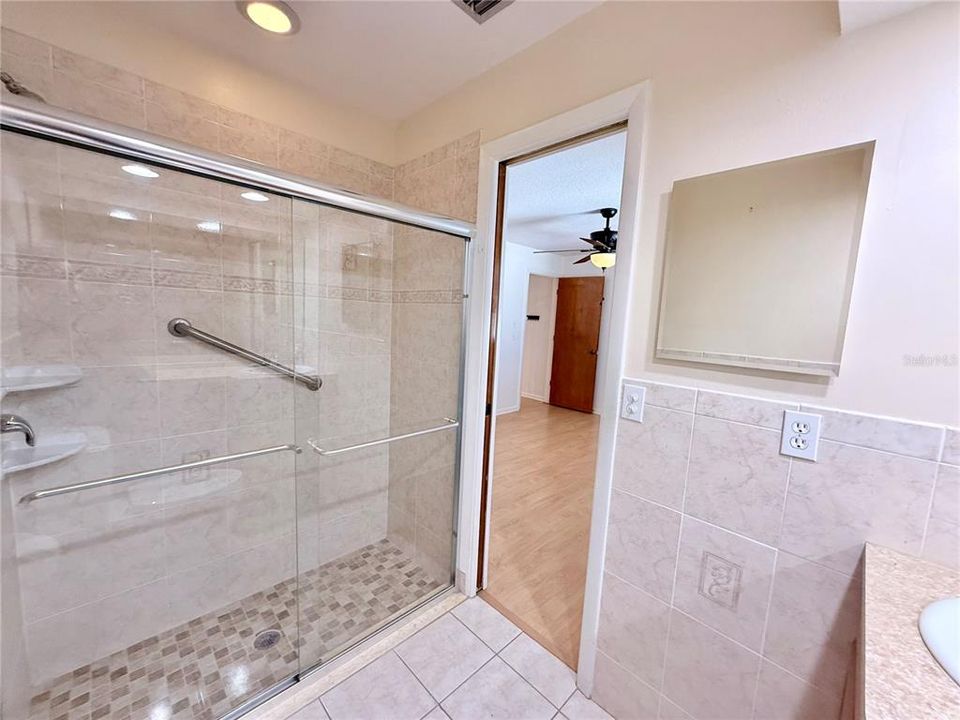 For Sale: $229,900 (2 beds, 2 baths, 1094 Square Feet)