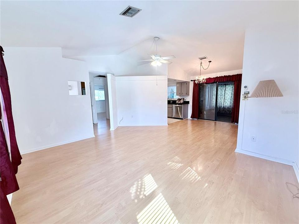 For Sale: $229,900 (2 beds, 2 baths, 1094 Square Feet)