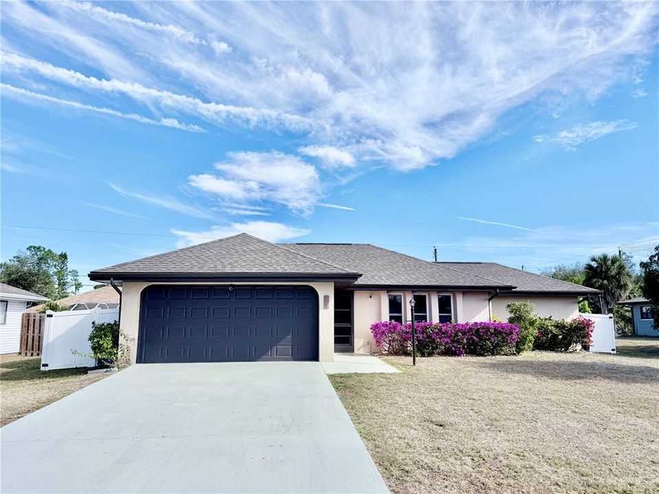 For Sale: $229,900 (2 beds, 2 baths, 1094 Square Feet)