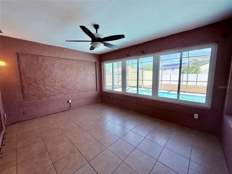 For Sale: $229,900 (2 beds, 2 baths, 1094 Square Feet)
