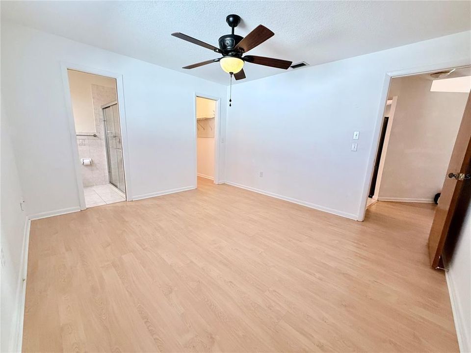 For Sale: $229,900 (2 beds, 2 baths, 1094 Square Feet)
