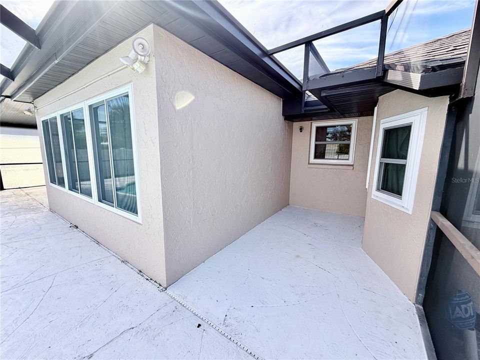 For Sale: $229,900 (2 beds, 2 baths, 1094 Square Feet)