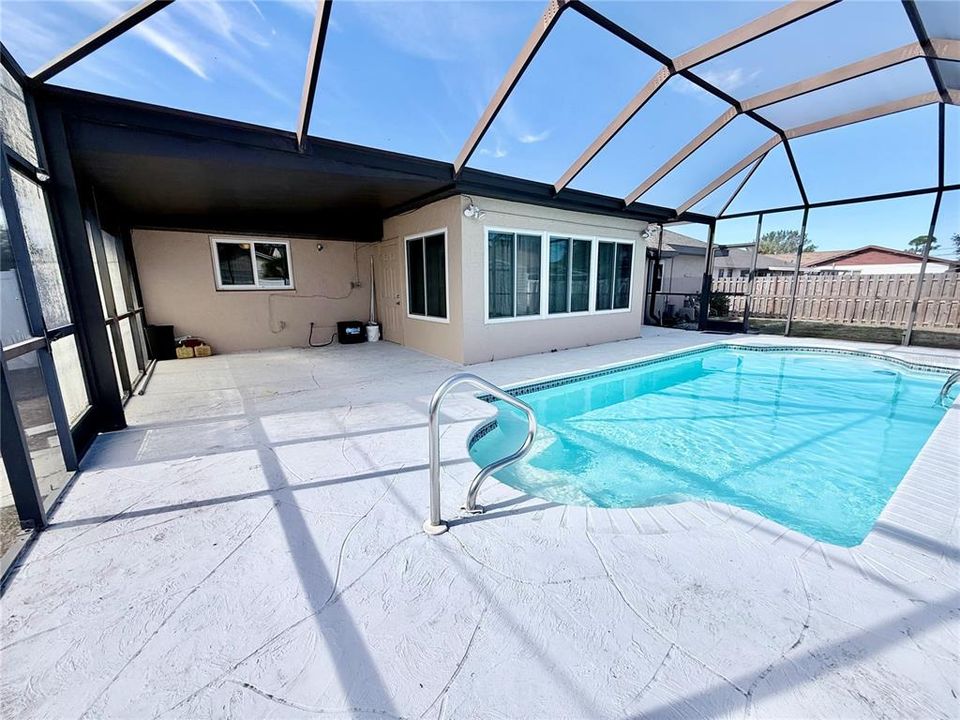 For Sale: $229,900 (2 beds, 2 baths, 1094 Square Feet)