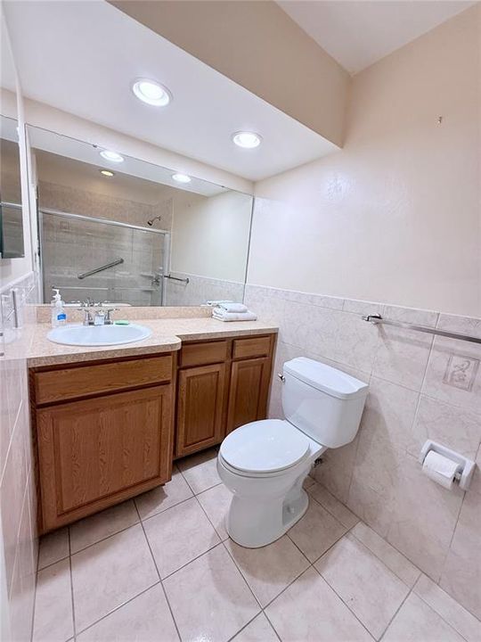 For Sale: $229,900 (2 beds, 2 baths, 1094 Square Feet)