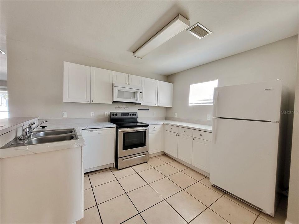 For Rent: $1,595 (3 beds, 2 baths, 1202 Square Feet)