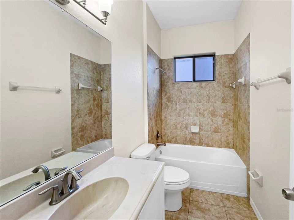 En Venta: $281,000 (4 camas, 2 baños, 1836 Pies cuadrados)