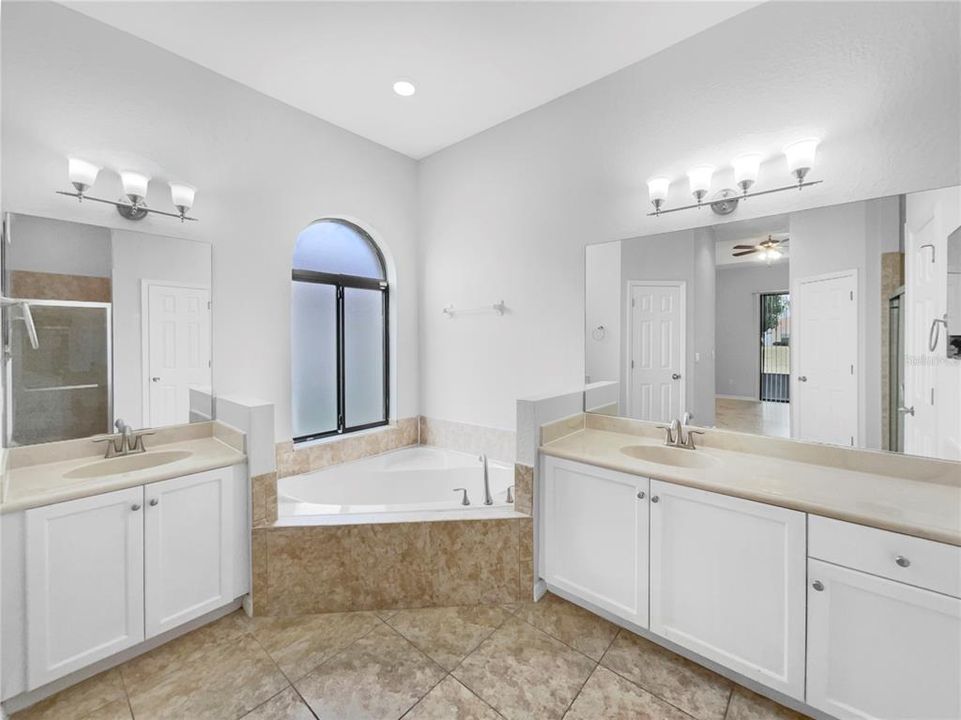 En Venta: $281,000 (4 camas, 2 baños, 1836 Pies cuadrados)