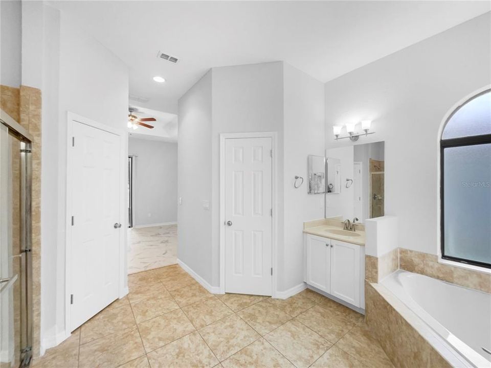 En Venta: $281,000 (4 camas, 2 baños, 1836 Pies cuadrados)