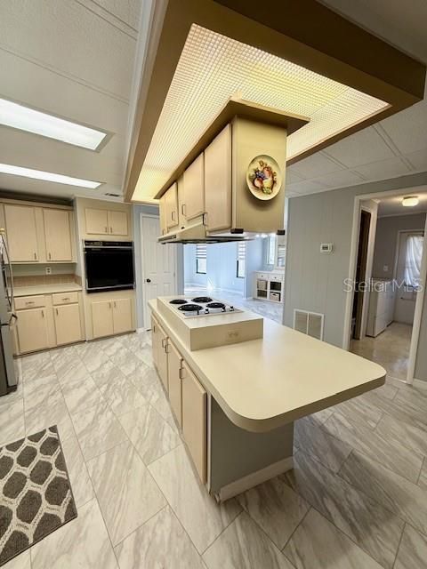 На продажу: $165,000 (2 спален, 2 ванн, 1440 Квадратных фут)