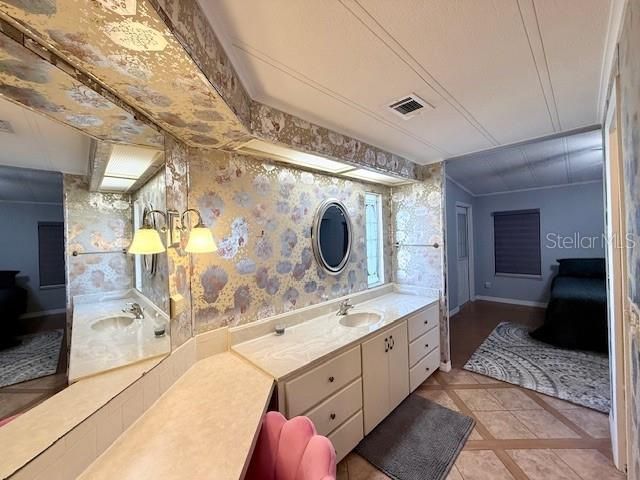 На продажу: $165,000 (2 спален, 2 ванн, 1440 Квадратных фут)