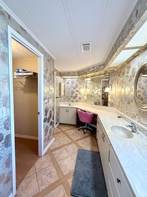 На продажу: $165,000 (2 спален, 2 ванн, 1440 Квадратных фут)