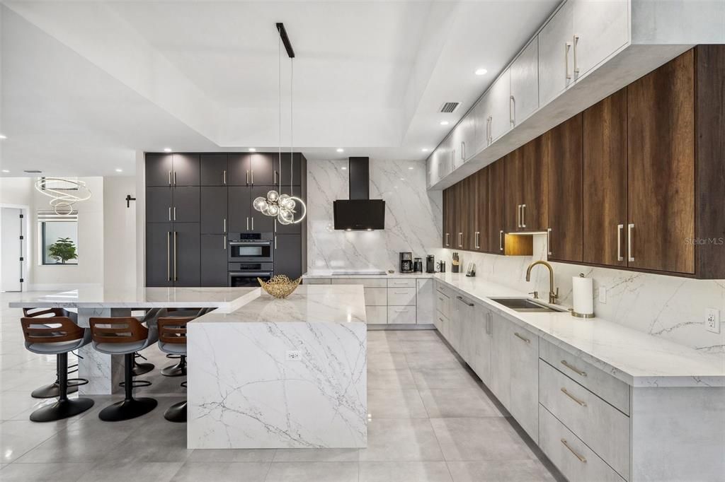 待售: $1,749,000 (5 贝兹, 4 浴室, 3701 平方英尺)