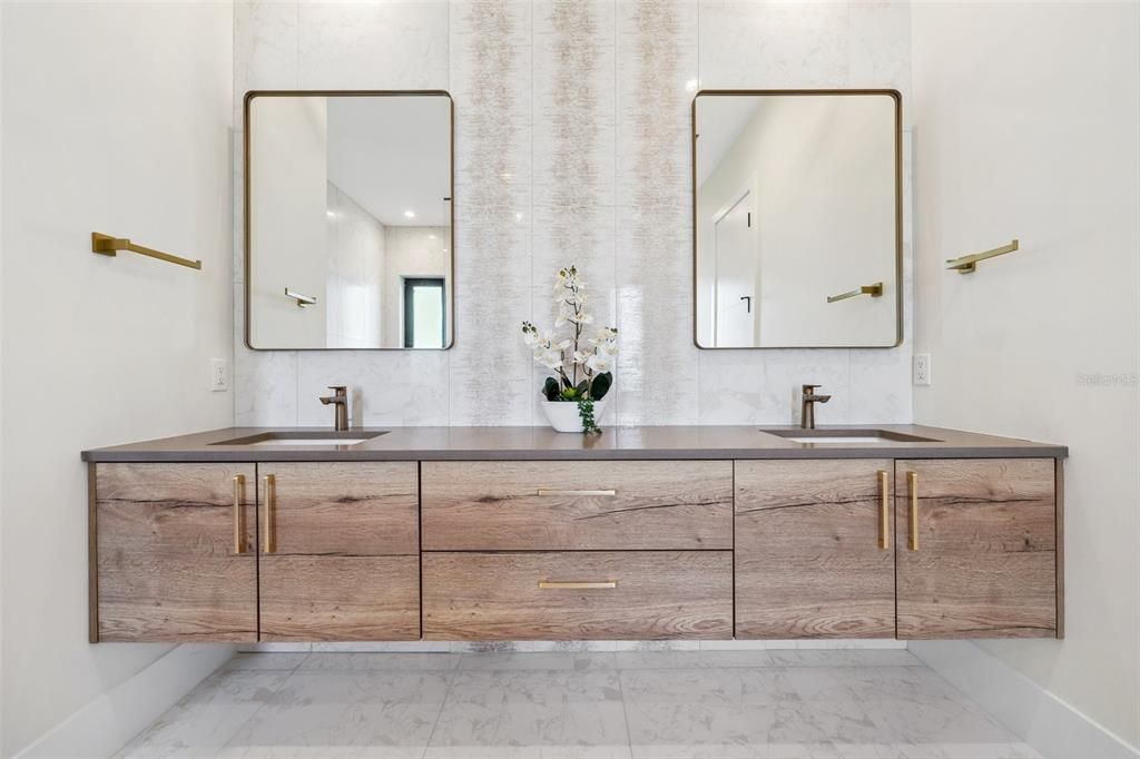 待售: $1,749,000 (5 贝兹, 4 浴室, 3701 平方英尺)