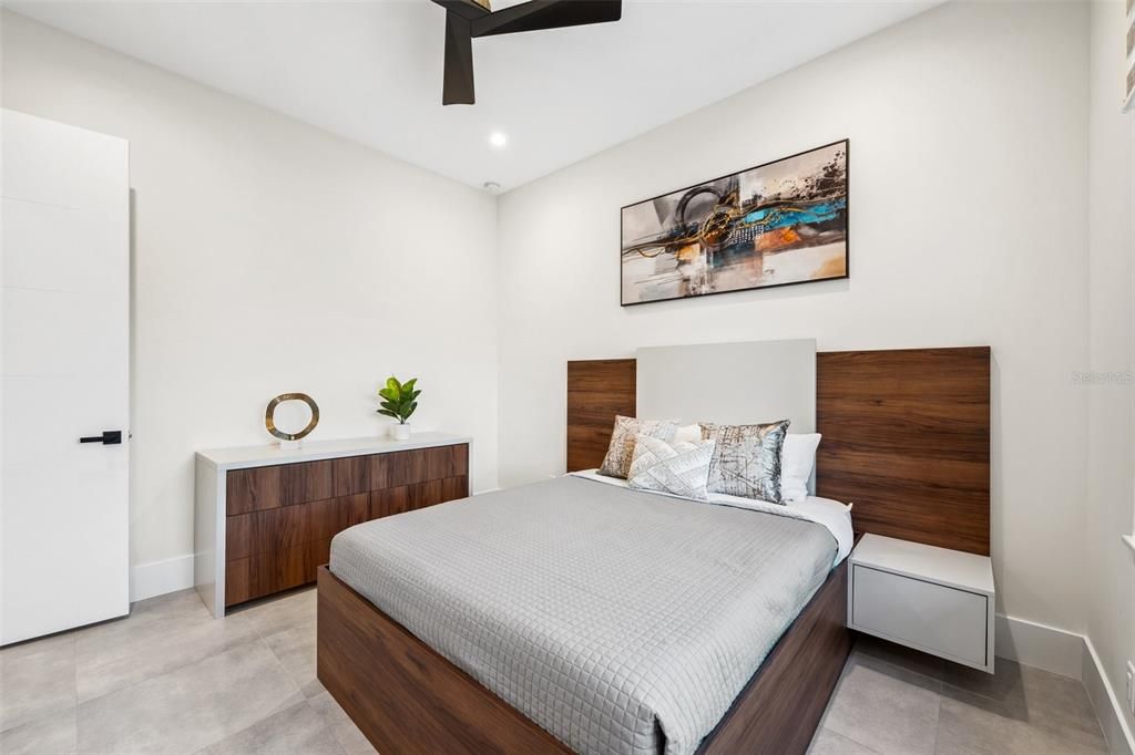 待售: $1,749,000 (5 贝兹, 4 浴室, 3701 平方英尺)