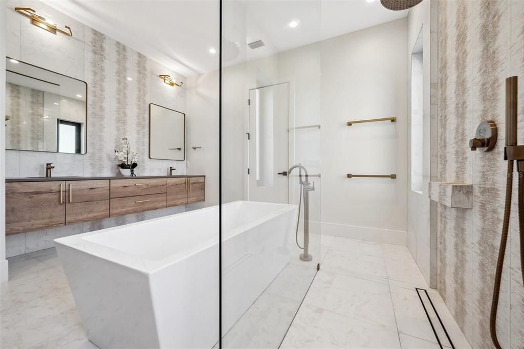 待售: $1,749,000 (5 贝兹, 4 浴室, 3701 平方英尺)