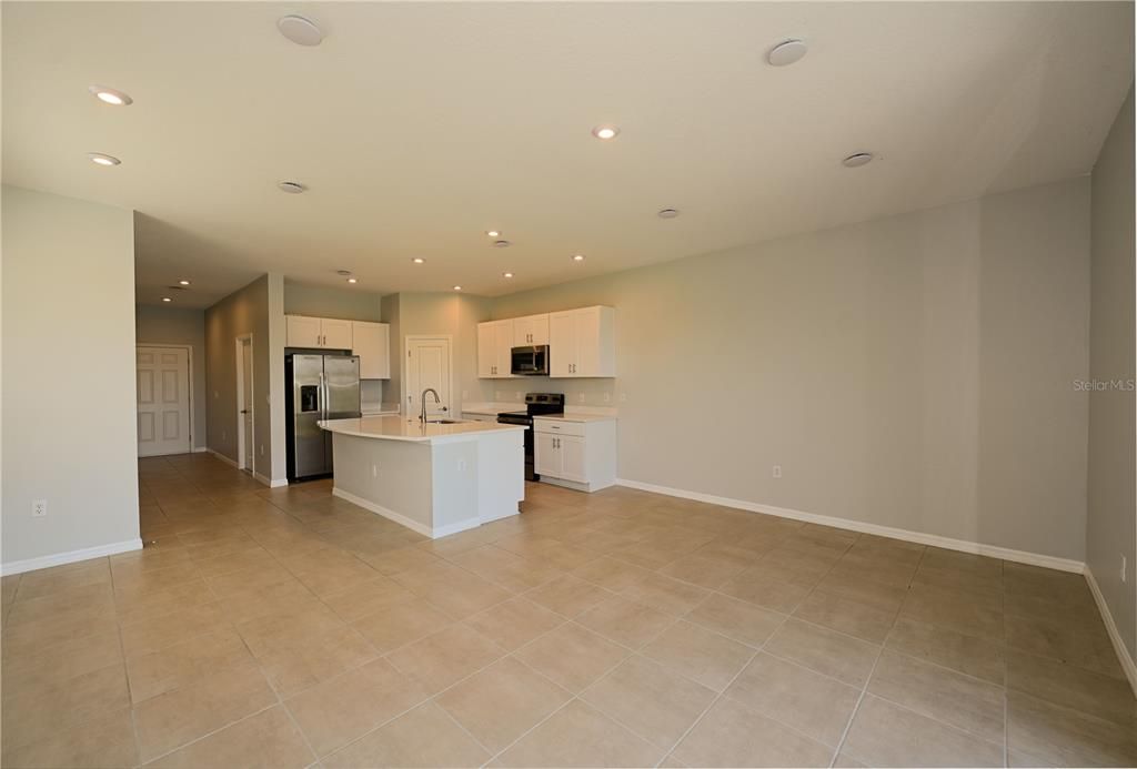 For Rent: $2,150 (3 beds, 2 baths, 1597 Square Feet)