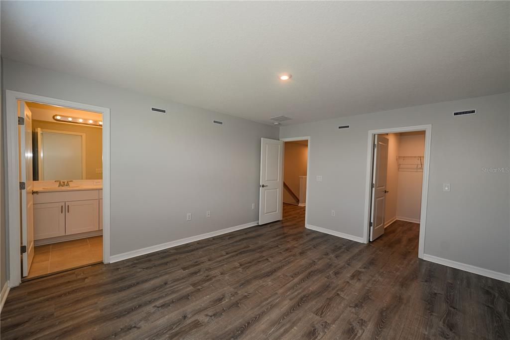 For Rent: $2,150 (3 beds, 2 baths, 1597 Square Feet)