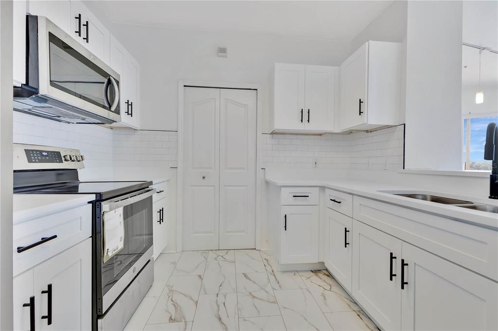 For Rent: $2,000 (2 beds, 2 baths, 1111 Square Feet)