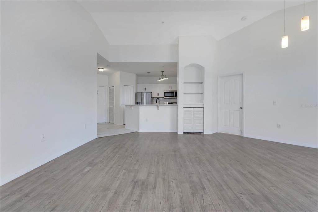 For Rent: $2,000 (2 beds, 2 baths, 1111 Square Feet)