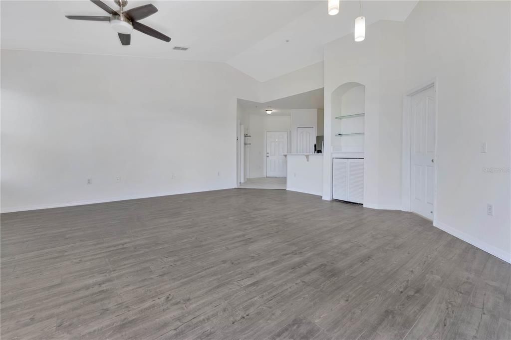 For Rent: $2,000 (2 beds, 2 baths, 1111 Square Feet)