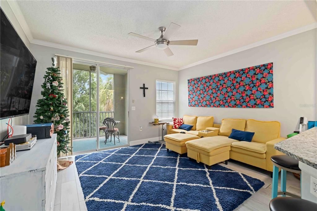 待售: $194,900 (1 贝兹, 1 浴室, 1032 平方英尺)