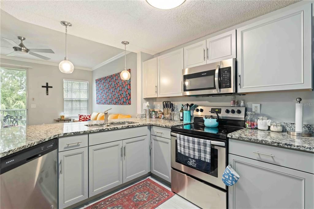 待售: $194,900 (1 贝兹, 1 浴室, 1032 平方英尺)