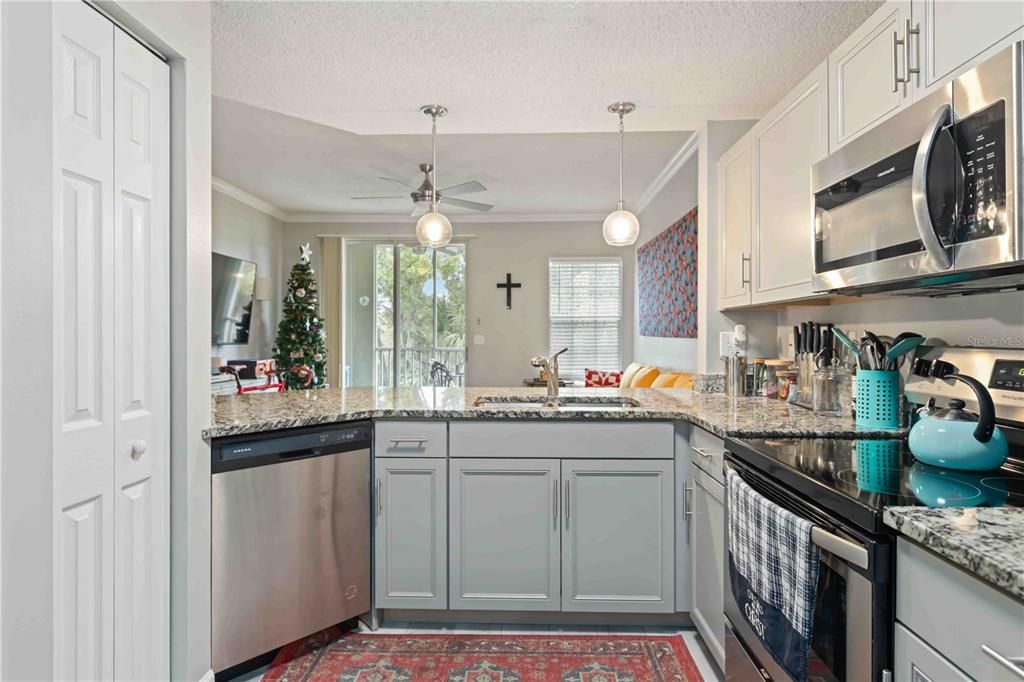 待售: $194,900 (1 贝兹, 1 浴室, 1032 平方英尺)