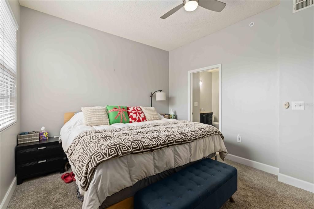 待售: $194,900 (1 贝兹, 1 浴室, 1032 平方英尺)