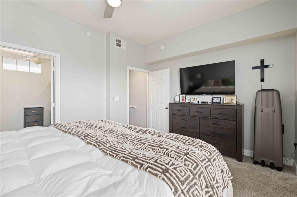 待售: $194,900 (1 贝兹, 1 浴室, 1032 平方英尺)