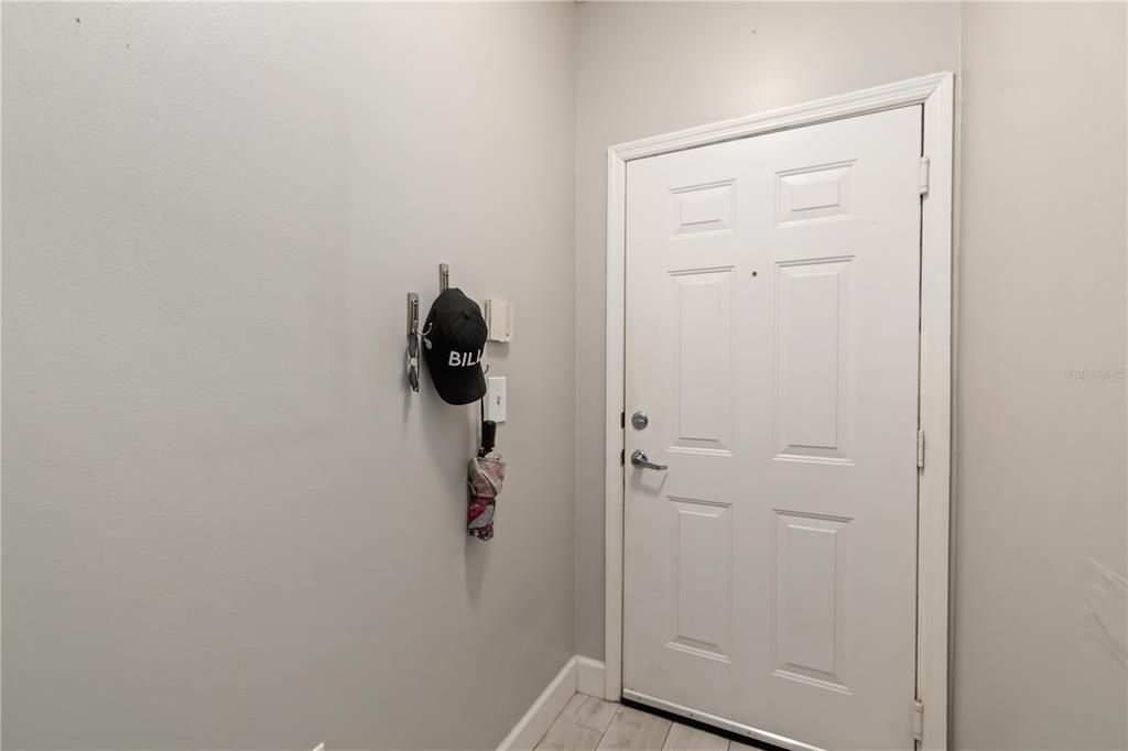 待售: $194,900 (1 贝兹, 1 浴室, 1032 平方英尺)