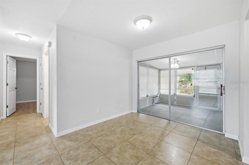 For Sale: $300,000 (2 beds, 2 baths, 1075 Square Feet)