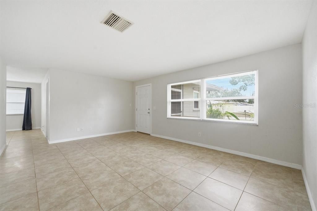 For Sale: $300,000 (2 beds, 2 baths, 1075 Square Feet)