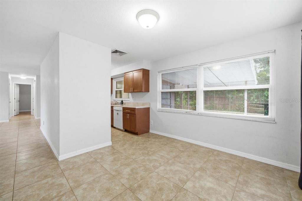 For Sale: $300,000 (2 beds, 2 baths, 1075 Square Feet)