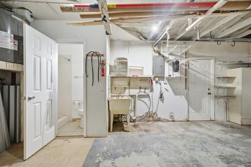 For Sale: $300,000 (2 beds, 2 baths, 1075 Square Feet)