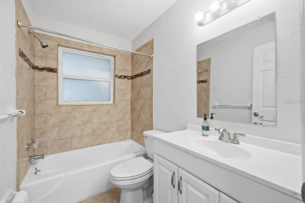 For Sale: $300,000 (2 beds, 2 baths, 1075 Square Feet)