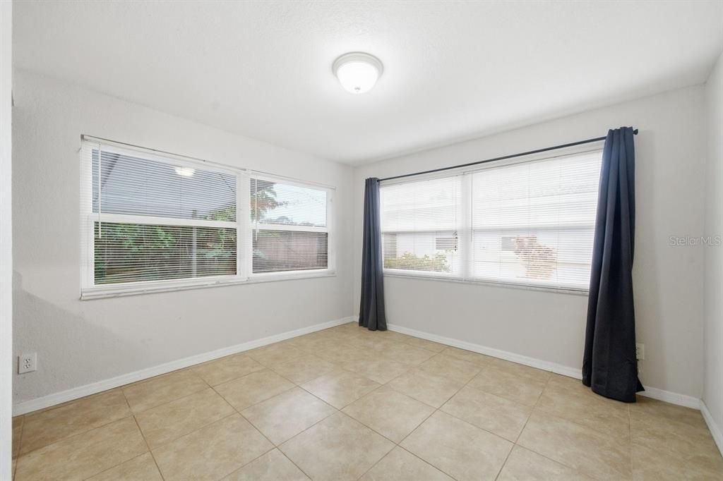 For Sale: $300,000 (2 beds, 2 baths, 1075 Square Feet)