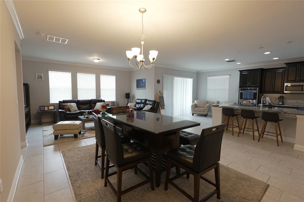 En Venta: $614,999 (4 camas, 3 baños, 2328 Pies cuadrados)