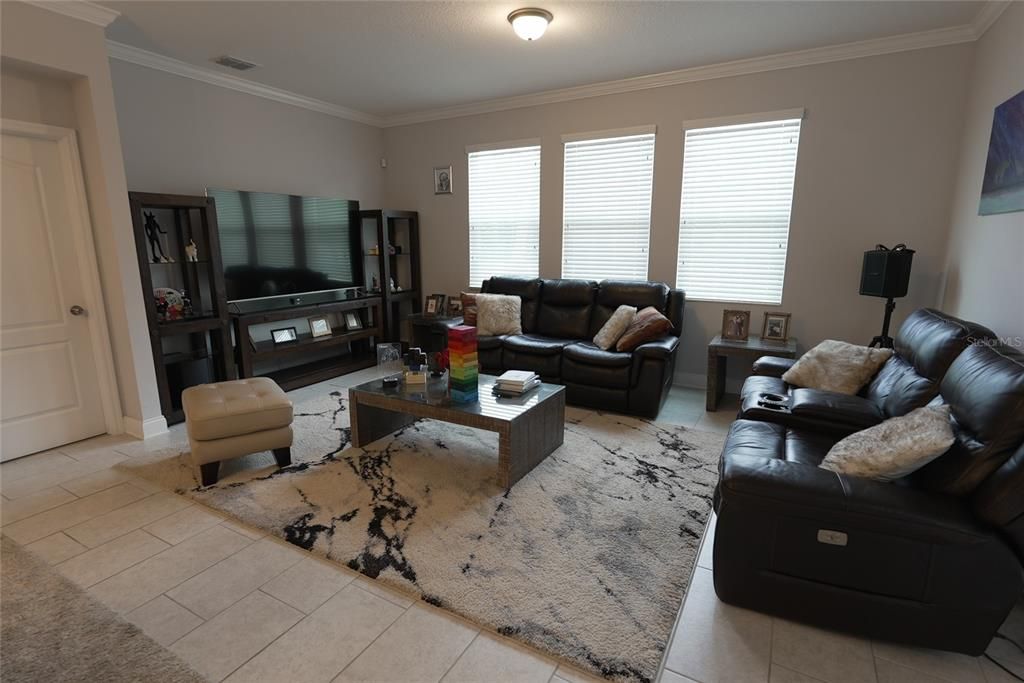 En Venta: $614,999 (4 camas, 3 baños, 2328 Pies cuadrados)