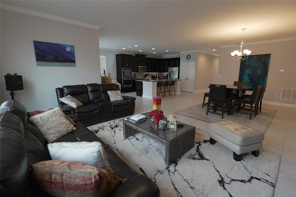 En Venta: $614,999 (4 camas, 3 baños, 2328 Pies cuadrados)