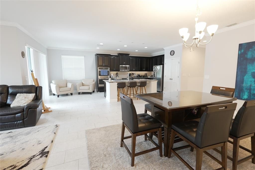 En Venta: $614,999 (4 camas, 3 baños, 2328 Pies cuadrados)