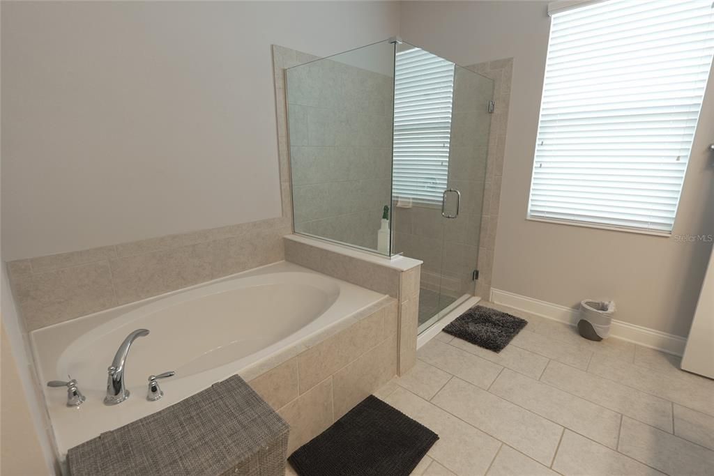 En Venta: $614,999 (4 camas, 3 baños, 2328 Pies cuadrados)